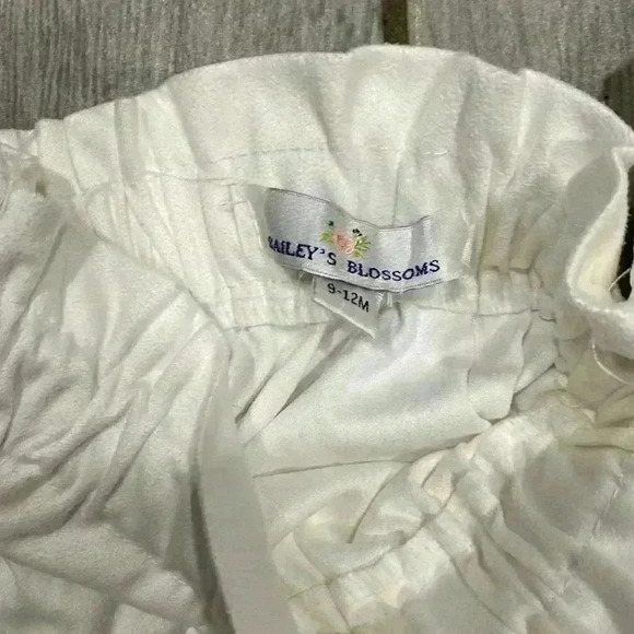 Bailey's Blossom White Flutter Sleeve Leotard Bodysuit Size 9-12 months - Picture 4 of 4